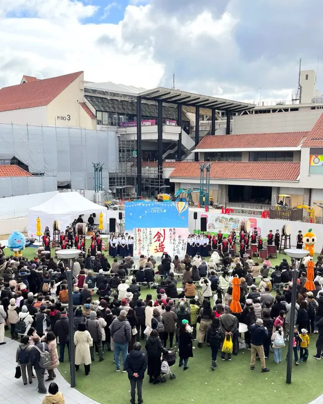 12月14日(土)〜15日(日)に
１番館オープニングイベントを実施しました！🎉㊗️

寒い中たくさんの方々にご来場いただき、
誠にありがとうございました。

迫力あるパフォーマンスに、ラジオ番組公開収録、「パティ」「すまぼう」の登場など、笑顔が絶えない時間を過ごすことができたのではないでしょうか。

‌
イベント当日の様子をご紹介します◎

◾️須磨翔風高校『和太鼓部・書道部パフォーマンス』
◾️「パティ」「すまぼう」グリーティング
◾️『紅しょうがは好きズキ！』ラジオ番組公開収録
◾️リニューアル記念巨大ガチャ大抽選会
◾️PATIO OUTDOOR FES！

‌
オープニングイベントは大いに盛り上がりました🎊
リニューアルした須磨パティオにぜひ、お越し下さいませ🤲🏻

#須磨パティオ #リニューアル
#1番館リニューアル #renewal #newopen